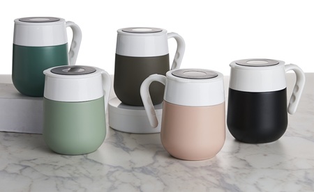 Caneca t�rmica cinza com �rea de grava��o em destaque 