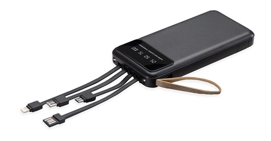 Power Bank 10.000mAh preto com lanterna e logomarca personalizada em BH em destaque